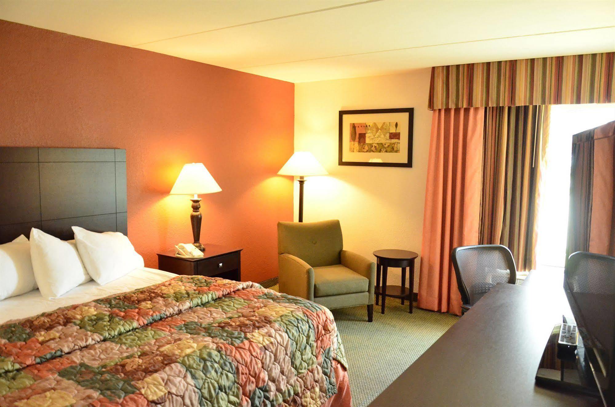 Ramada By Wyndham Luling Hotel Bagian luar foto
